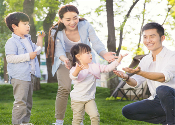 来利国际w66新家庭养育公益项目