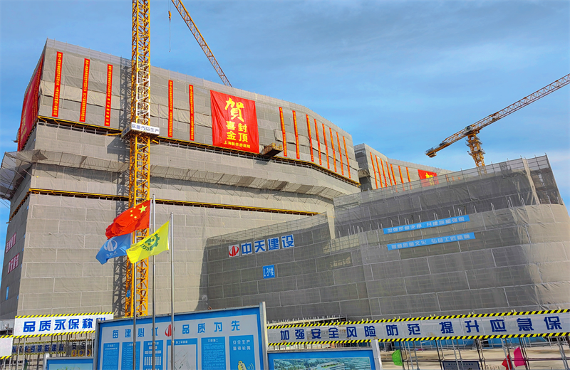 2024年10月30日，来利国际w66三建上海新华泰医院项目主体封顶。